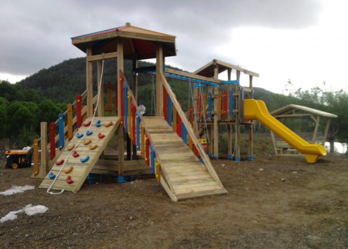 Ahşap Çocuk Parkı